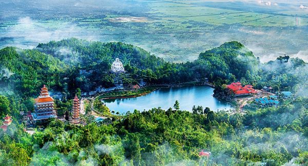 Núi Cấm