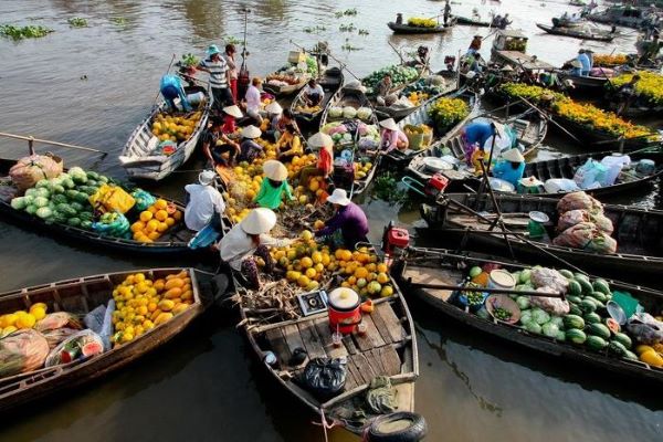 Chợ nổi Ngã Bảy Phụng Hiệp