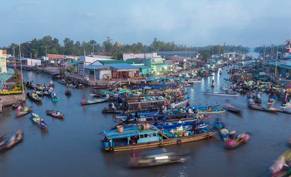 Chợ nổi Ngã năm